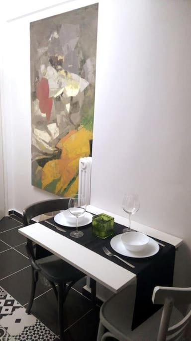 Modern Flat In City Center Apartamento Atenas Exterior foto